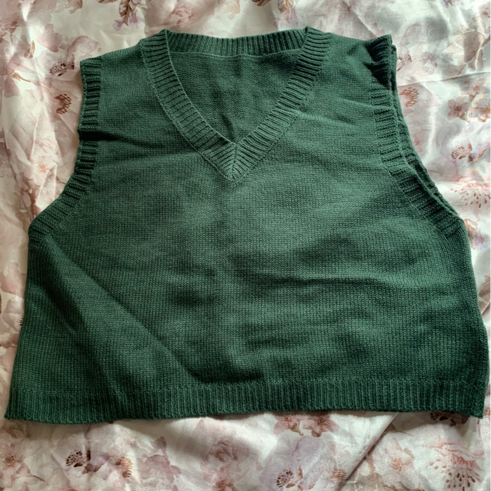 Green Sweater Vest SHEIN